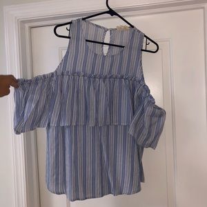 Shoulder cut out shirt